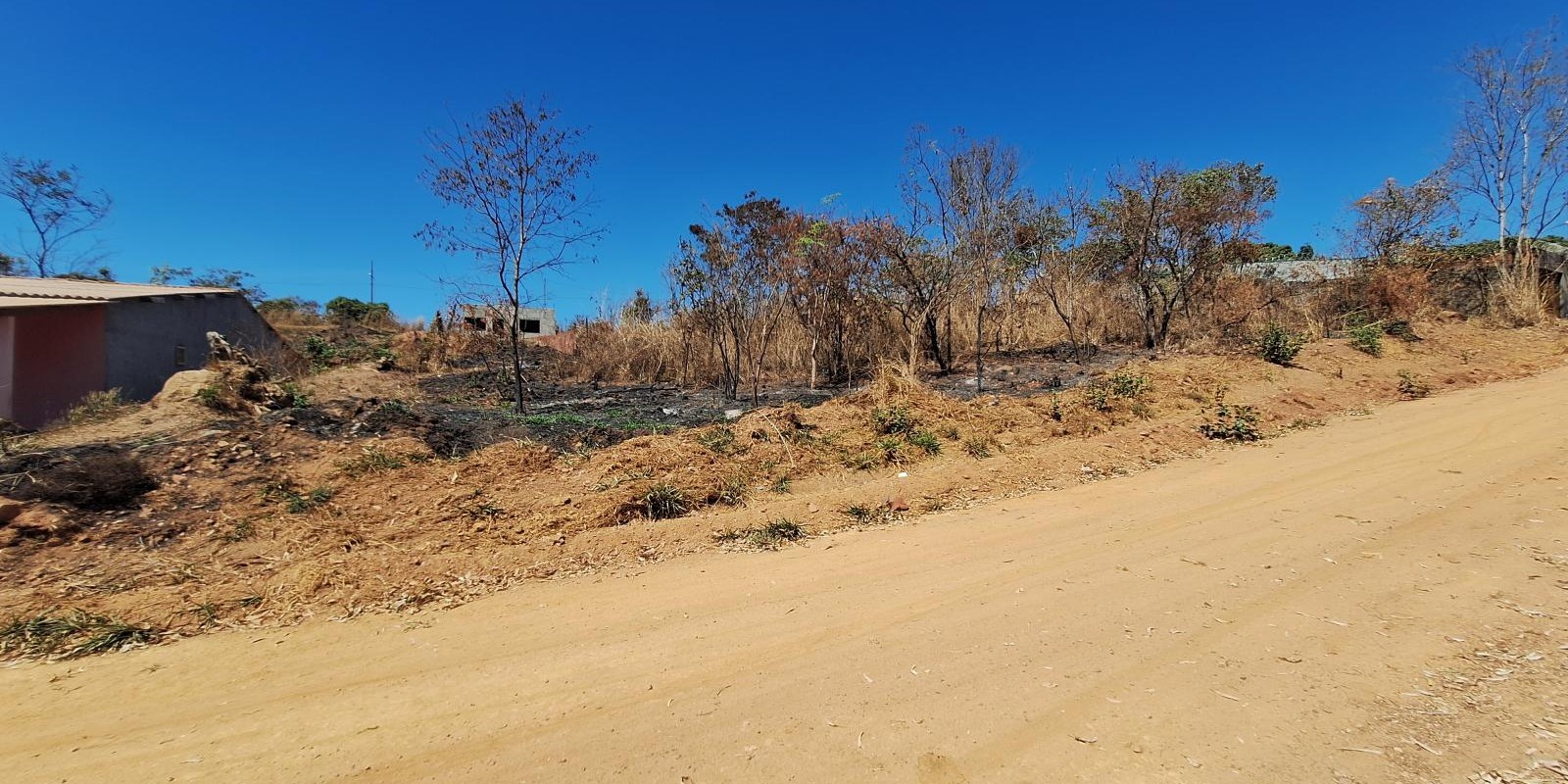 ÁREA COM 1440 M2 - 4 lotes juntos - Foto 7 de 8